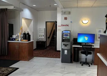 Days Inn by Wyndham Seattle Aurora hotel thumbnail 2