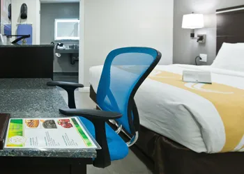 Bay Area Inn & Suites hotel thumbnail 3