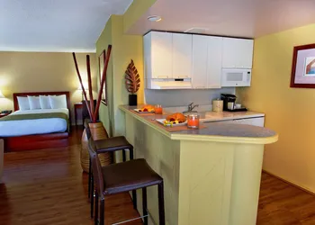 Ramada Plaza by Wyndham Waikiki hotel thumbnail 8