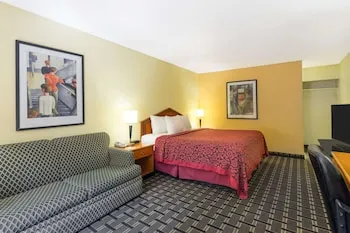 Days Inn by Wyndham Savannah Airport hotel thumbnail 4