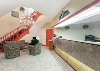 Days Inn by Wyndham Savannah Airport hotel thumbnail 2