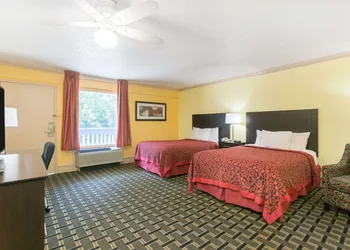 Days Inn by Wyndham Savannah Airport hotel thumbnail 3