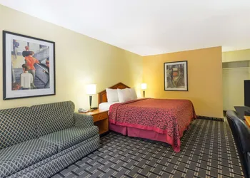 Days Inn by Wyndham Savannah Airport hotel thumbnail 4