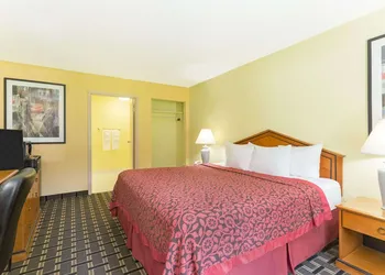 Days Inn by Wyndham Savannah Airport hotel thumbnail 7