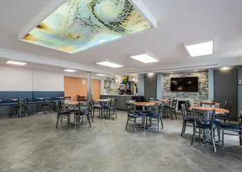 Quality Inn Hampton - Newport News hotel thumbnail 2