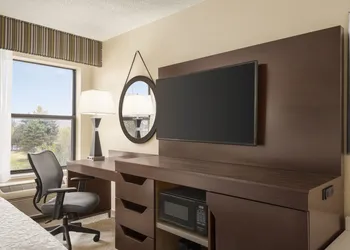Hampton Inn Youngstown/Boardman hotel thumbnail 8