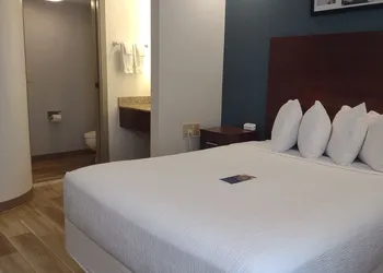 Baymont by Wyndham Flat Rock hotel thumbnail 6