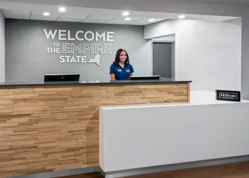 Hampton Inn Buffalo-Airport / Galleria Mall hotel thumbnail 3