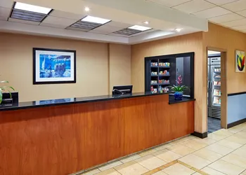 La Quinta Inn & Suites by Wyndham Thousand Oaks-Newbury Park hotel thumbnail 2
