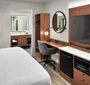 La Quinta Inn & Suites by Wyndham Thousand Oaks-Newbury Park hotel detail image 4