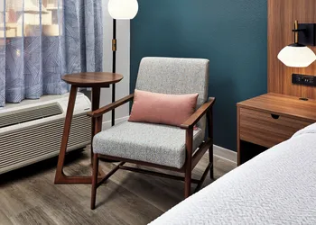 La Quinta Inn & Suites by Wyndham Thousand Oaks-Newbury Park hotel thumbnail 5