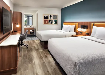 La Quinta Inn & Suites by Wyndham Thousand Oaks-Newbury Park hotel thumbnail 6