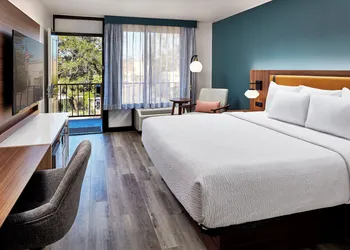 La Quinta Inn & Suites by Wyndham Thousand Oaks-Newbury Park hotel thumbnail 8