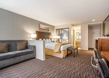 Quality Inn & Suites Hermosa Beach hotel thumbnail 7