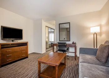 Quality Inn & Suites Hermosa Beach hotel thumbnail 8