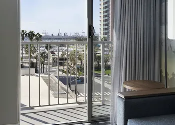 Courtyard by Marriott Long Beach Downtown hotel thumbnail 7