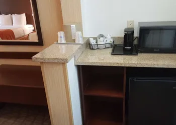 Best Western San Dimas Hotel & Suites hotel thumbnail 8