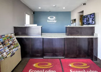 Econo Lodge Norfolk Airport hotel thumbnail 2