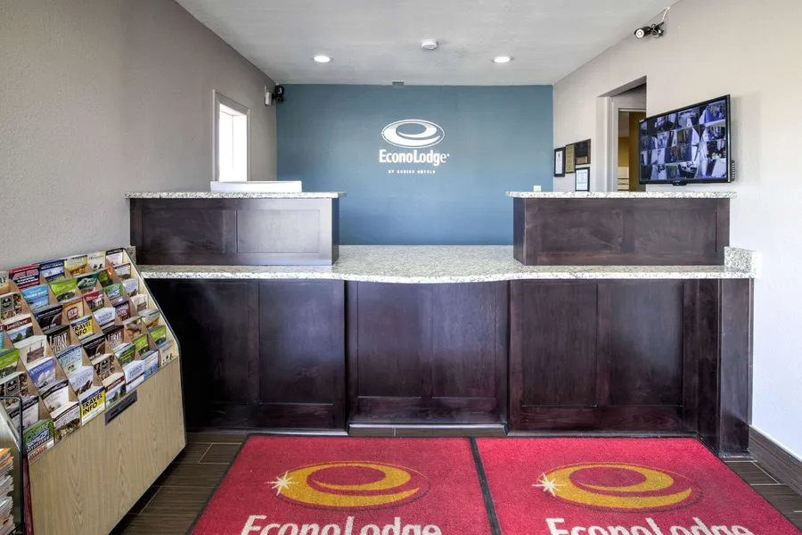 Econo Lodge Norfolk Airport hotel detail image 2