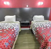 Econo Lodge Norfolk Airport hotel detail image 3