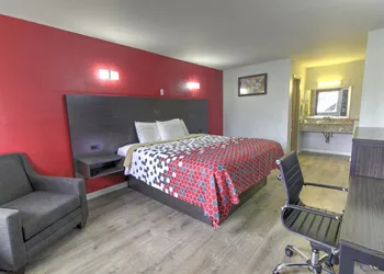 Econo Lodge Norfolk Airport hotel thumbnail 5
