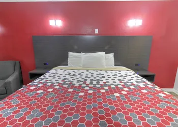 Econo Lodge Norfolk Airport hotel thumbnail 8