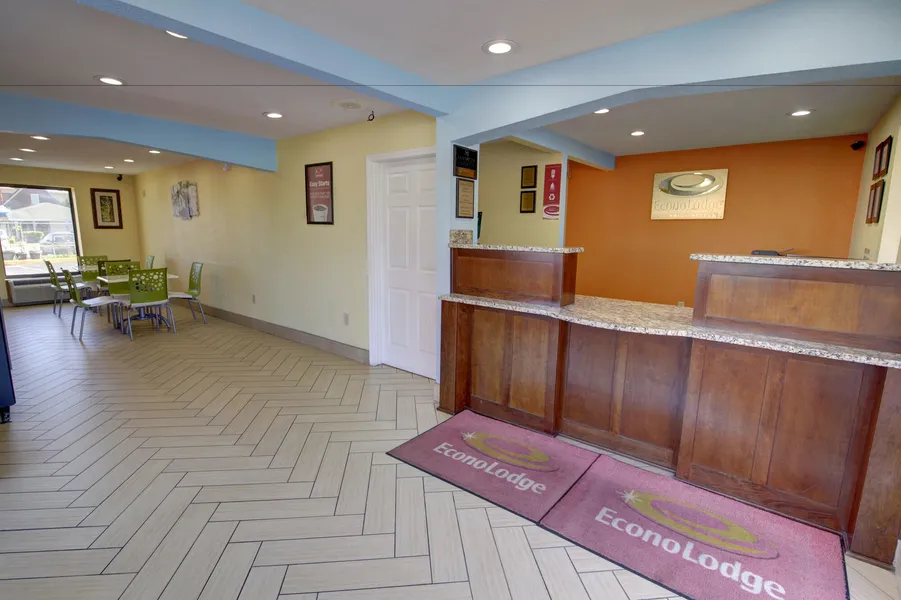 Econo Lodge at Military Circle hotel detail image 2