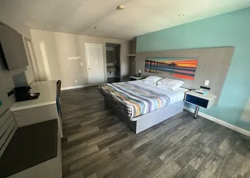 The Wave Manhattan Beach hotel thumbnail 8