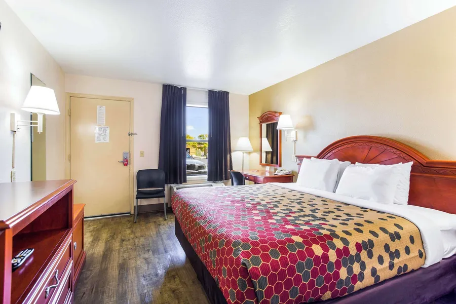 Econo Lodge Lebanon hotel detail image 6