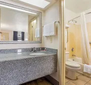 Econo Lodge Lebanon hotel detail image 7
