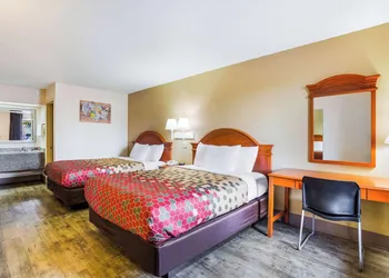 Econo Lodge Lebanon hotel thumbnail 8