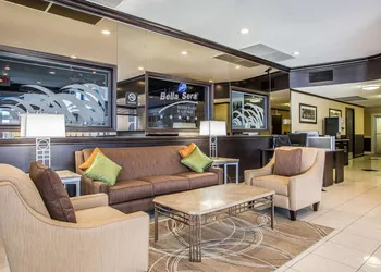 Quality Inn O'Hare Airport hotel thumbnail 2