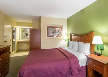 Quality Inn Merchants Drive hotel thumbnail 5