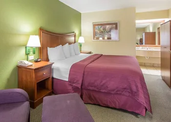 Quality Inn Merchants Drive hotel thumbnail 6