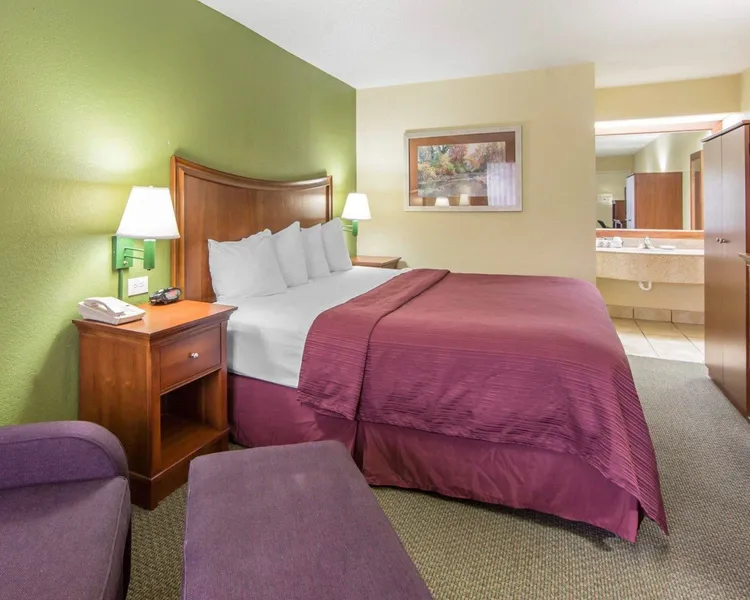 Quality Inn Merchants Drive hotel detail image 6