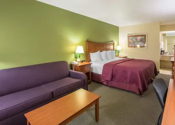 Quality Inn Merchants Drive hotel thumbnail 8