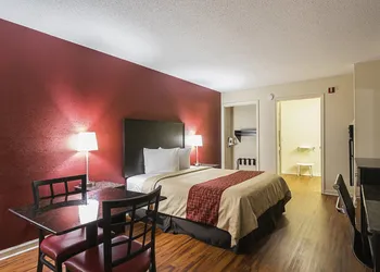 Red Roof Inn & Suites Scottsboro hotel thumbnail 8