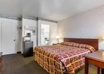 Monterey Fairgrounds Inn hotel thumbnail 7