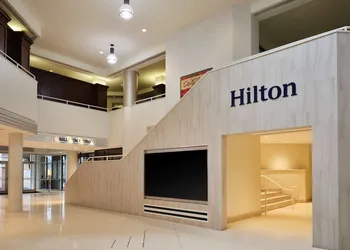 Hilton Arlington hotel thumbnail 2