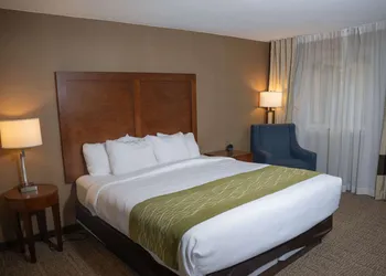 Comfort Inn & Suites Erie - Splash Lagoon Indoor Waterpark hotel thumbnail 2