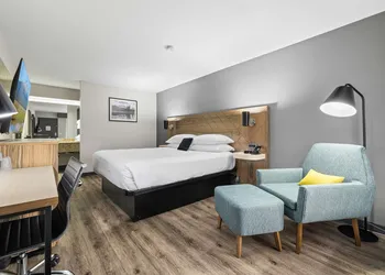 Red Lion Inn & Suites Deschutes River Bend hotel thumbnail 6