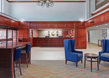 Comfort Suites Outlet Center hotel thumbnail 2