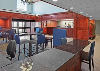 Comfort Suites Outlet Center hotel thumbnail 3
