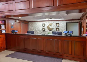 Comfort Suites Outlet Center hotel thumbnail 4