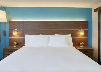 Holiday Inn Express Waikiki by IHG hotel thumbnail 3