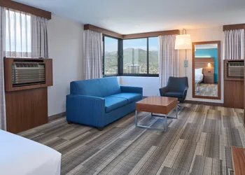 Holiday Inn Express Waikiki by IHG hotel thumbnail 5