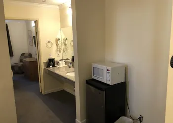Travelodge by Wyndham Pasadena Central hotel thumbnail 4