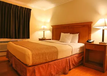 Travelodge by Wyndham Pasadena Central hotel thumbnail 6