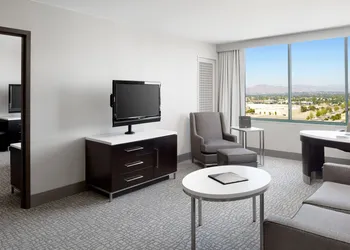 Hilton Woodland Hills / Los Angeles hotel thumbnail 5