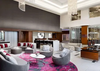 Hilton Woodland Hills / Los Angeles hotel thumbnail 4